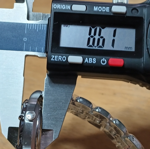 X Relic ladies Quartz. Gray dial, 3 hand movement. SS back and bracelet 26.5 - Picture 3 of 11